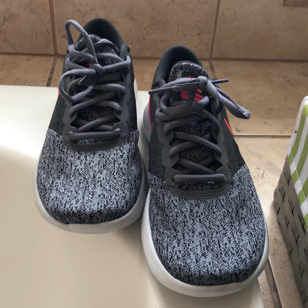 Nike Flex contact shoes